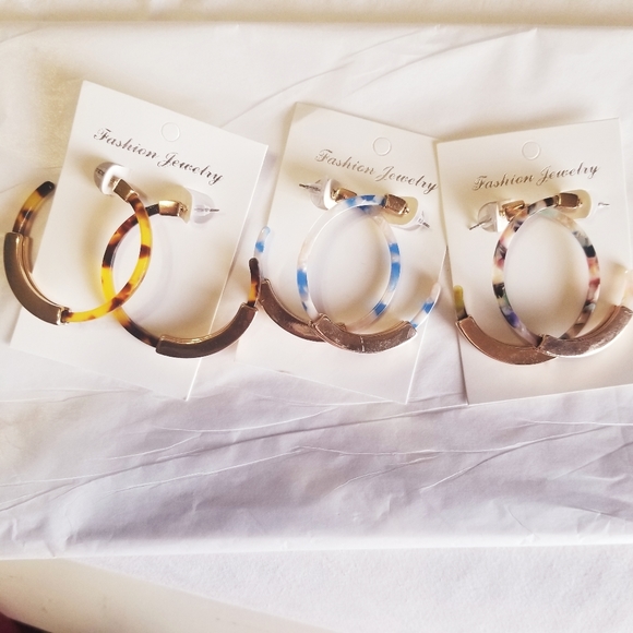 🌻3 for $20🌻Tortoise shell hoops - Picture 3 of 5